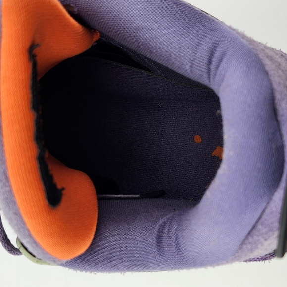 Jordan Athletic Shoes in Purple and Green - Picture 12 of 16